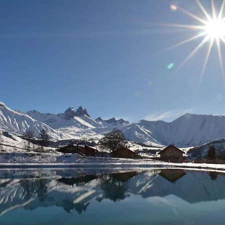 Vue Splendide Montagnes Centre Village Pieds Des Pistes Et Remontees Mecaniques *