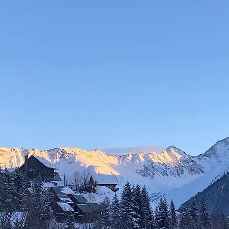 Vue Splendide Montagnes Centre Village Pieds Des Pistes Et Remontees Mecaniques *