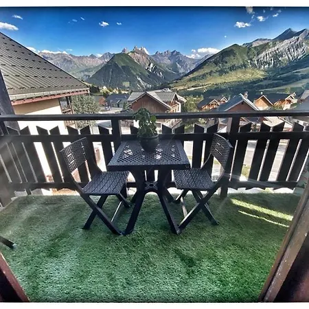 Vue Splendide Montagnes Centre Village Pieds Des Pistes Et Remontees Mecaniques *