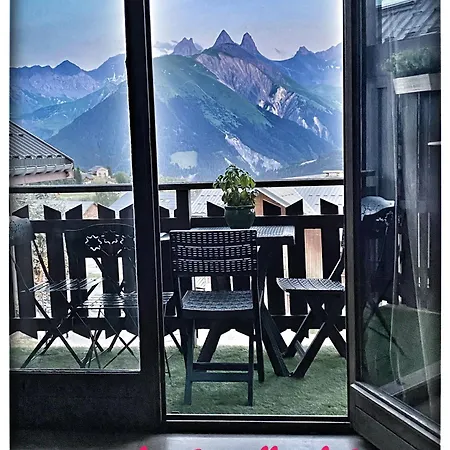 Vue Splendide Montagnes Centre Village Pieds Des Pistes Et Remontees Mecaniques Apartment *